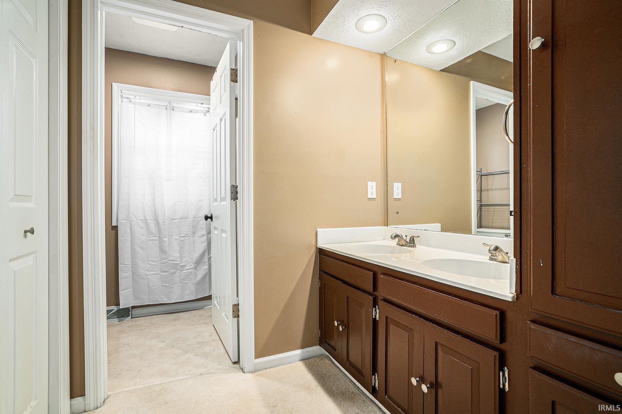 Granger, Indiana 46530, United States, 4 Bedrooms Bedrooms, ,3 BathroomsBathrooms,Residential,Pending,250928