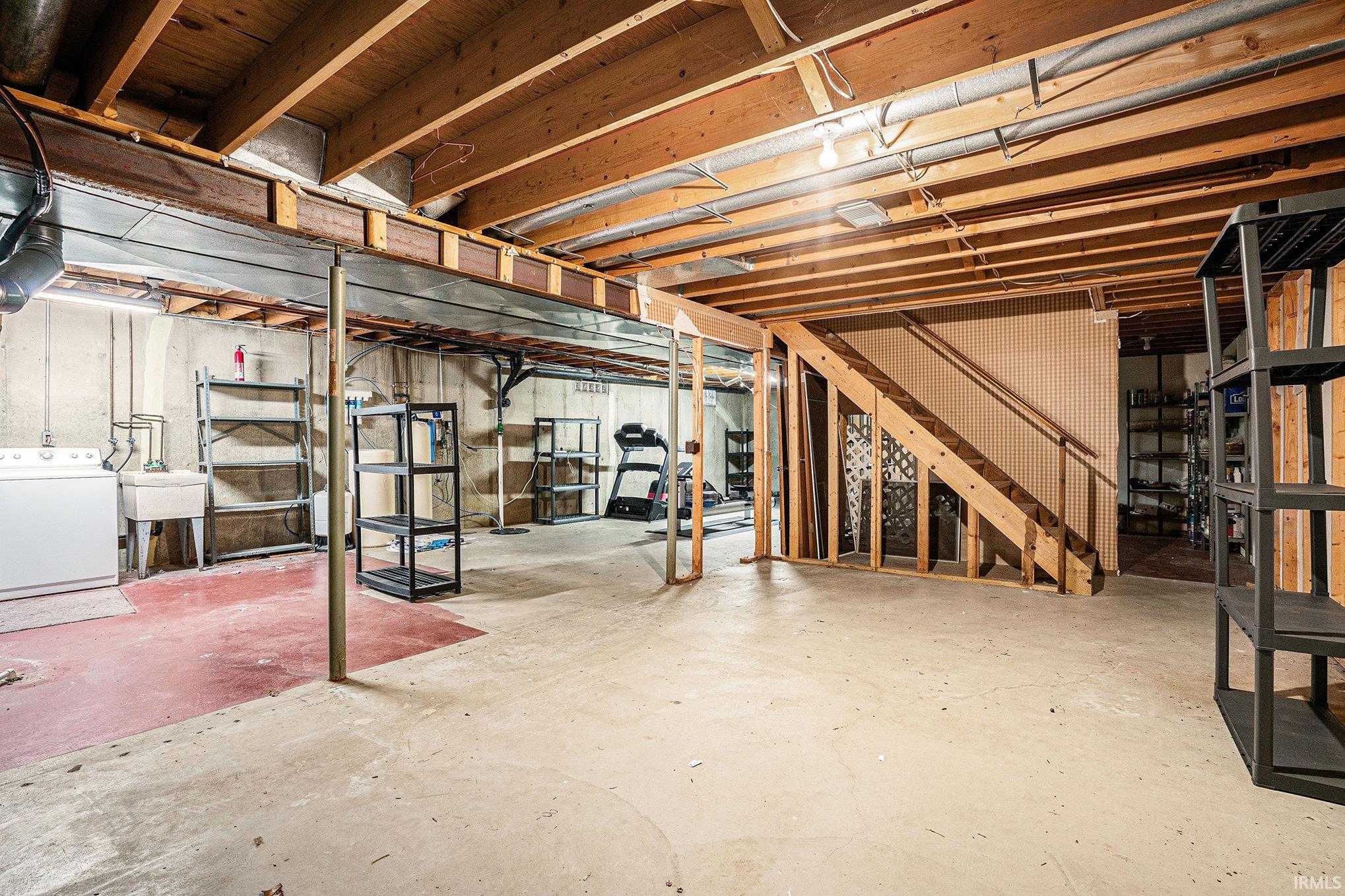 Granger, Indiana 46530, United States, 4 Bedrooms Bedrooms, ,3 BathroomsBathrooms,Residential,Pending,250928