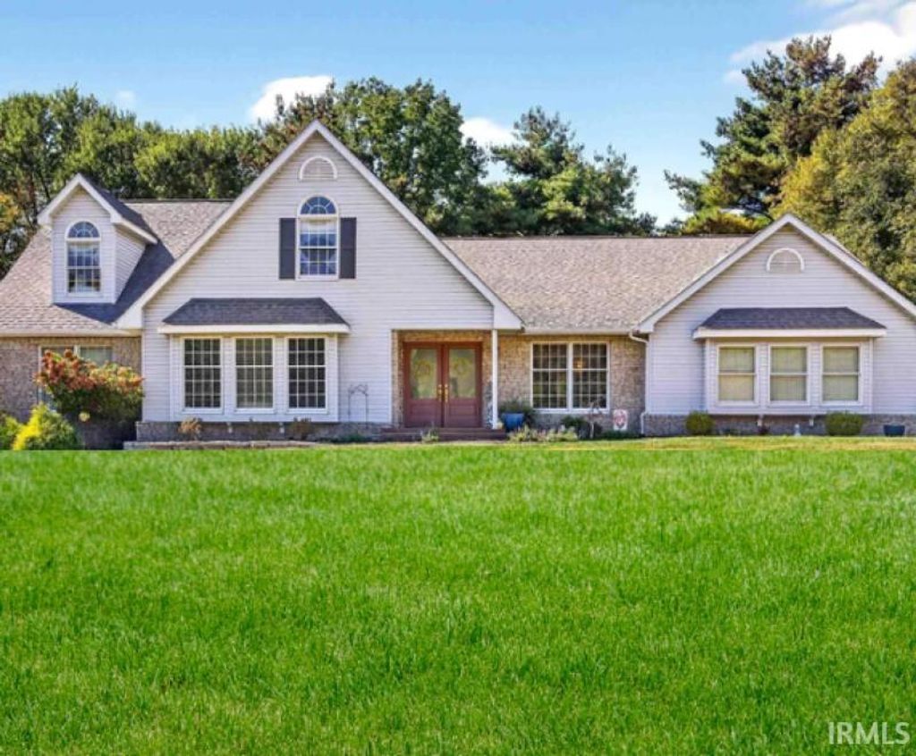 Photo of 3920 S Deerfield Drive, Bloomington, IN 47401 (MLS # 202542466)