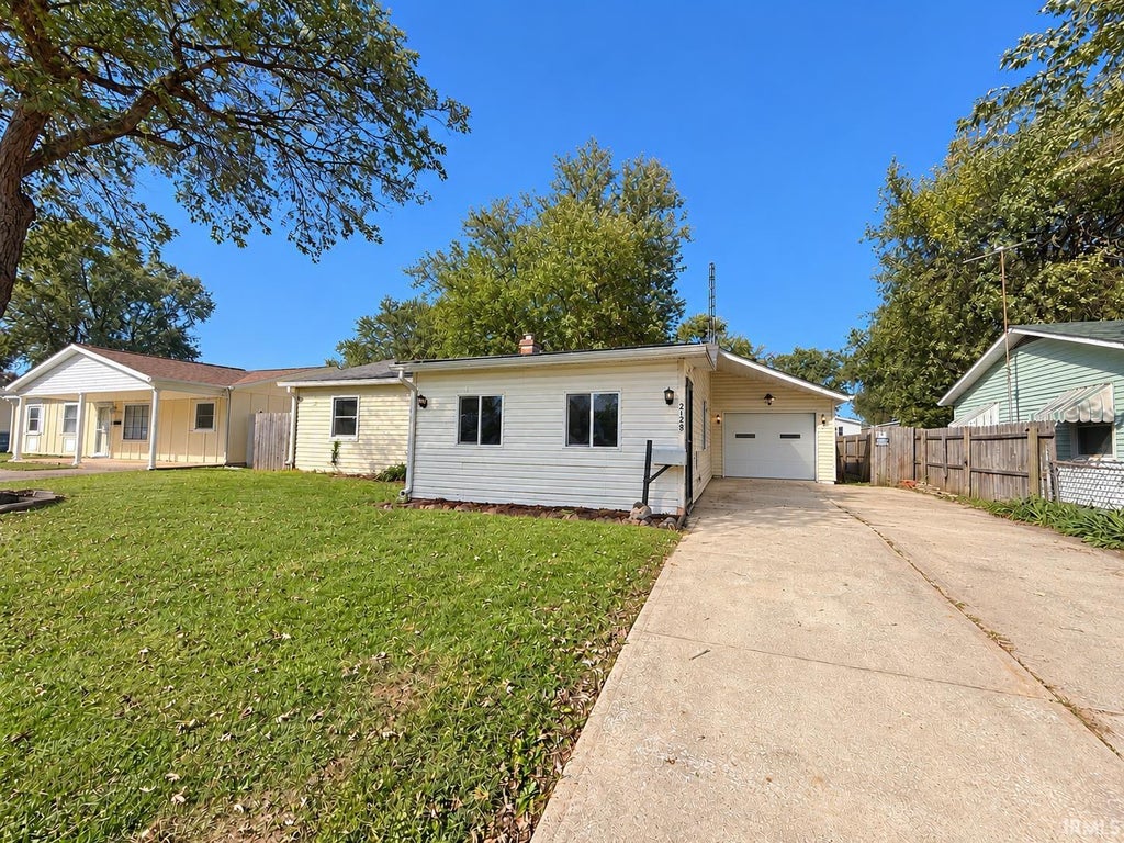 Photo of 2128 N Fairfield Drive, Marion, IN 46953 (MLS # 202642082)