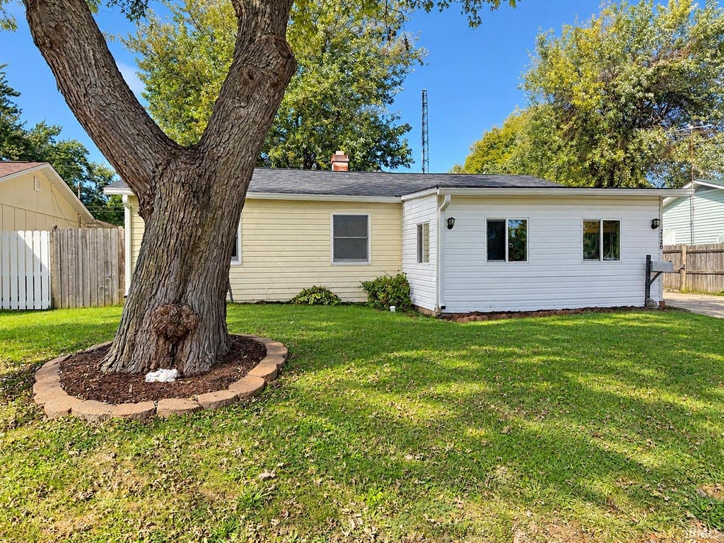 Photo of 2128 N Fairfield Drive, Marion, IN 46953 (MLS # 202642082)