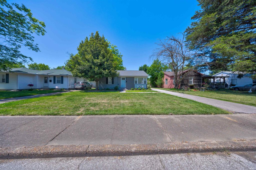Photo of 1401 S Roosevelt Drive, Evansville, IN 47714 (MLS # 202619525)