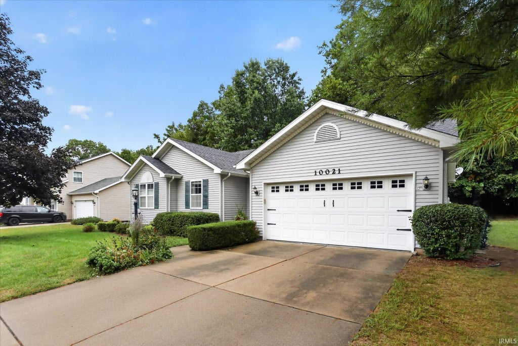 Photo of 10021 Ashwood Forest Drive, Osceola, IN 46561 (MLS # 202638737)