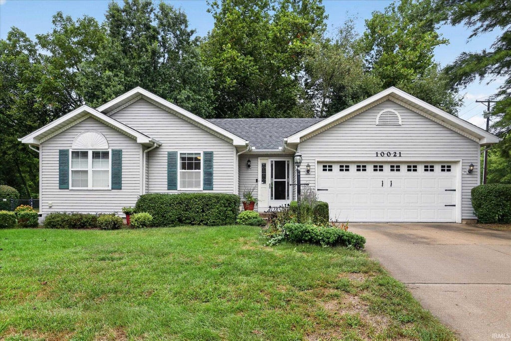 Photo of 10021 Ashwood Forest Drive, Osceola, IN 46561 (MLS # 202638737)