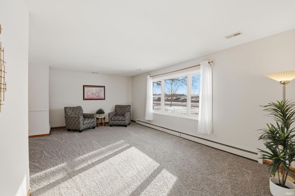 Photo of 4615 Fairlawn Pass, Fort Wayne, IN 46815 (MLS # 202548448)