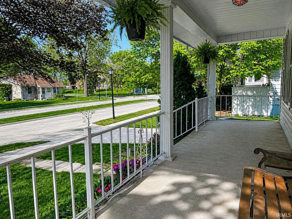Photo of 730 Ridgewood Drive, Fort Wayne, IN 46805 (MLS # 202616776)