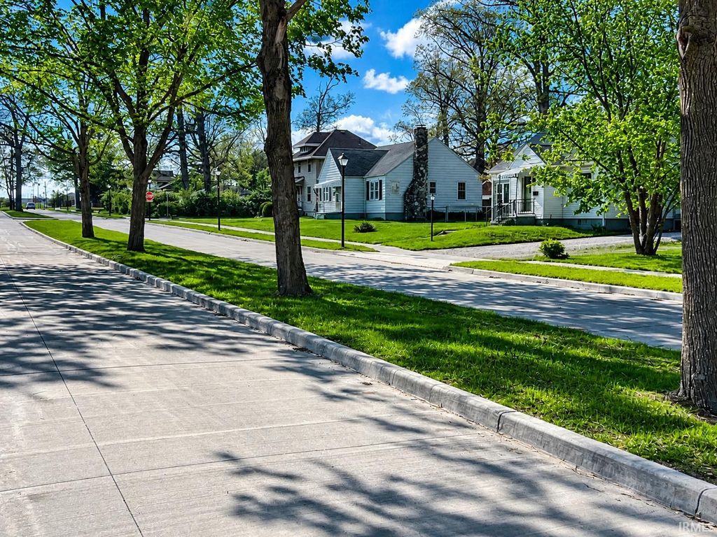 Photo of 730 Ridgewood Drive, Fort Wayne, IN 46805 (MLS # 202616776)