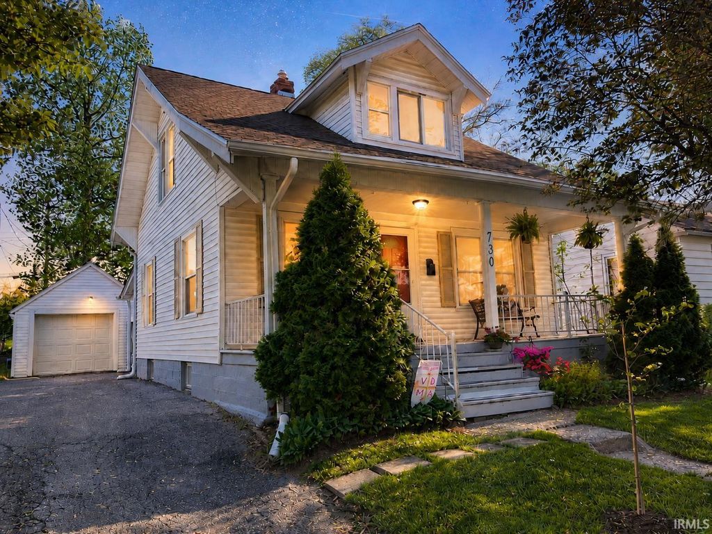 Photo of 730 Ridgewood Drive, Fort Wayne, IN 46805 (MLS # 202616776)