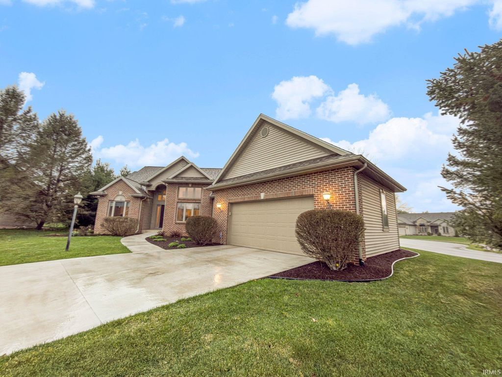 Photo of 5003 Stern Line Court, South Bend, IN 46628 (MLS # 202611103)