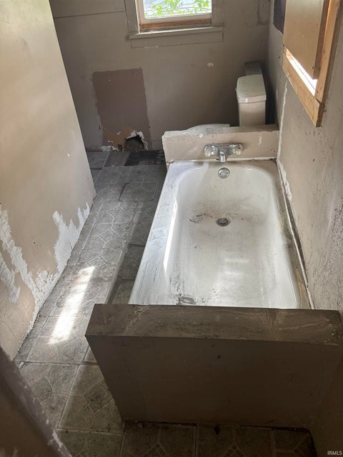 Tiny photo for 427 S Illinois Street, South Bend, IN 46619 (MLS # 202634151)