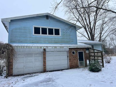Photo of 3133 River Drive, Rochester, IN 46975 (MLS # 202601472)