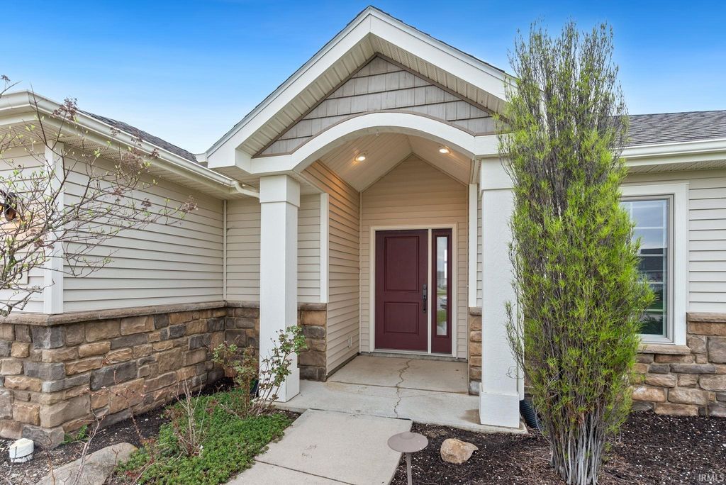 Photo of 513 Lakeside Place, Garrett, IN 46738 (MLS # 202613528)