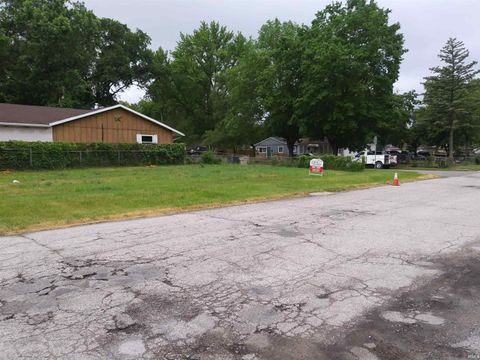 Photo of 132 S Grant Street, South Bend, IN 46628 (MLS # 202611919)