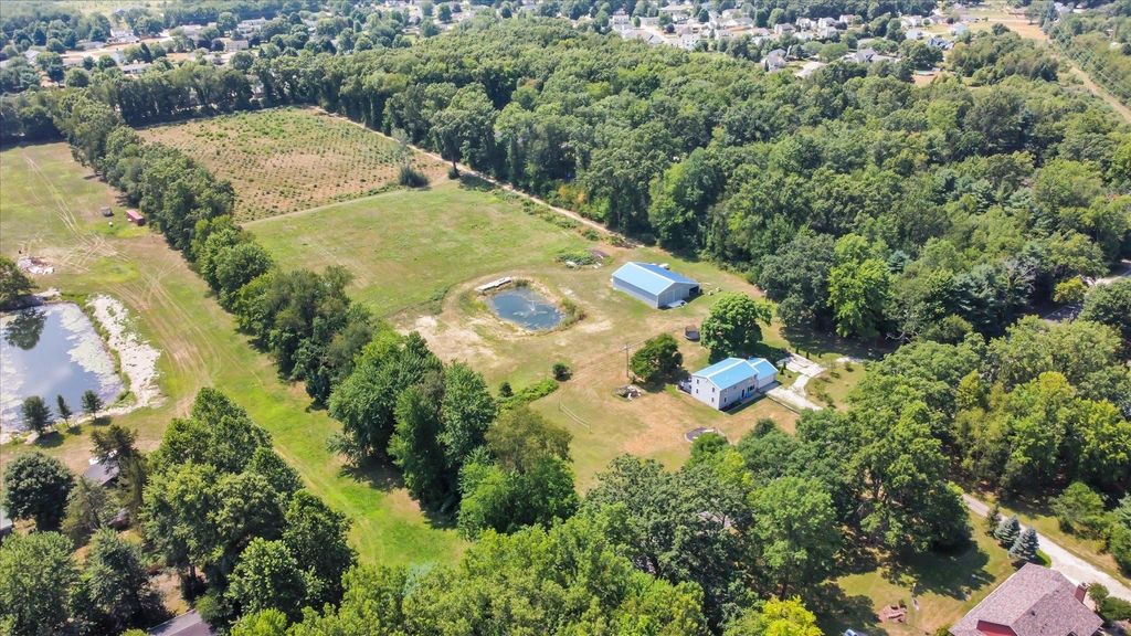 Photo of 10374 Douglas Road, Osceola, IN 46561 (MLS # 202603867)