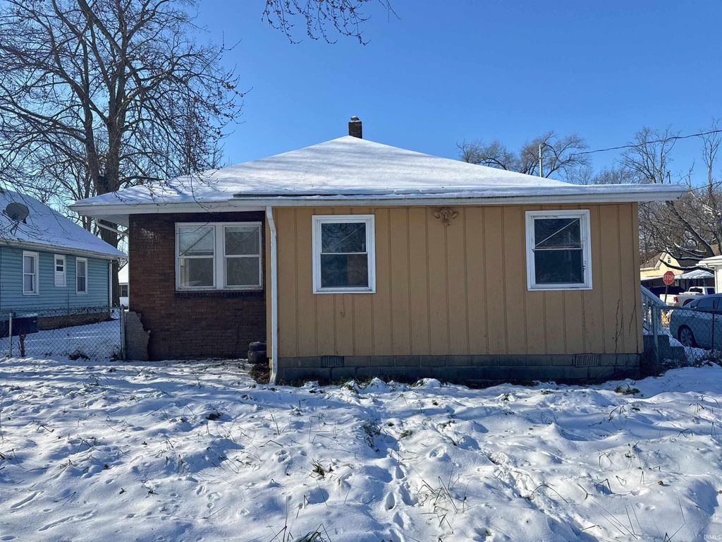 Photo of 1702 Arrow Avenue, Anderson, IN 46016 (MLS # 202548627)