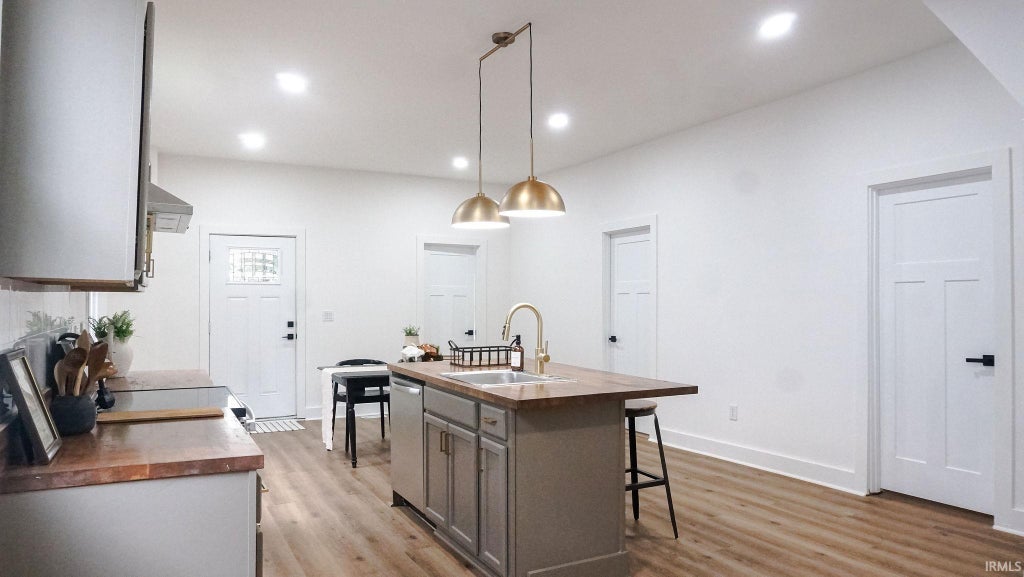 Photo of 3139 Broadway Avenue, Evansville, IN 47712 (MLS # 202640755)