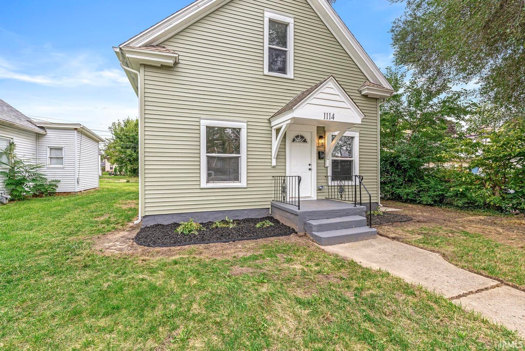 Photo of 1114 E Bowman Street, South Bend, IN 46613 (MLS # 202639737)