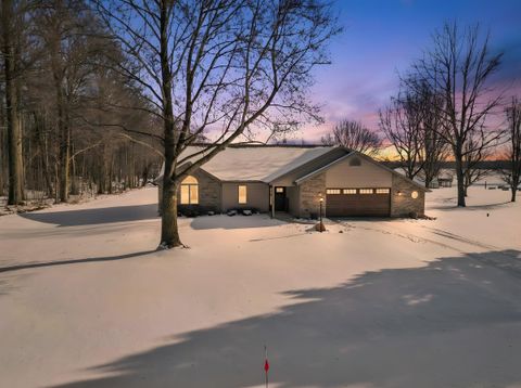 Photo of 5056 N Dovewood Trail, Warsaw, IN 46582 (MLS # 202601781)