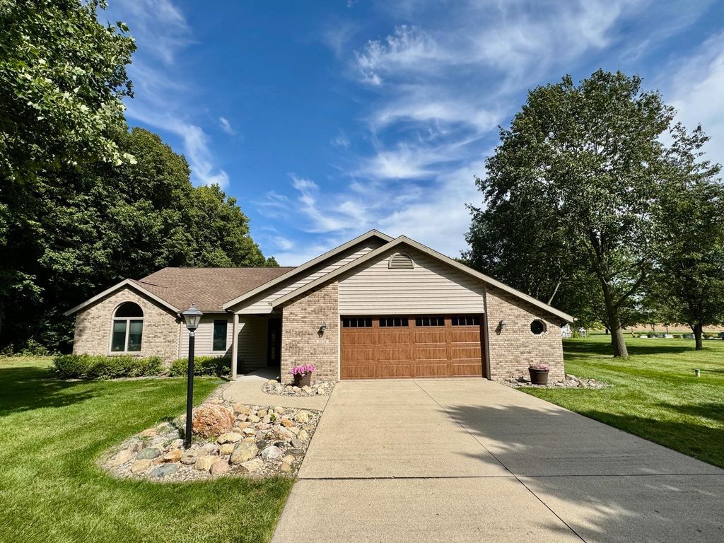 Photo of 5056 N Dovewood Trail, Warsaw, IN 46582 (MLS # 202601781)