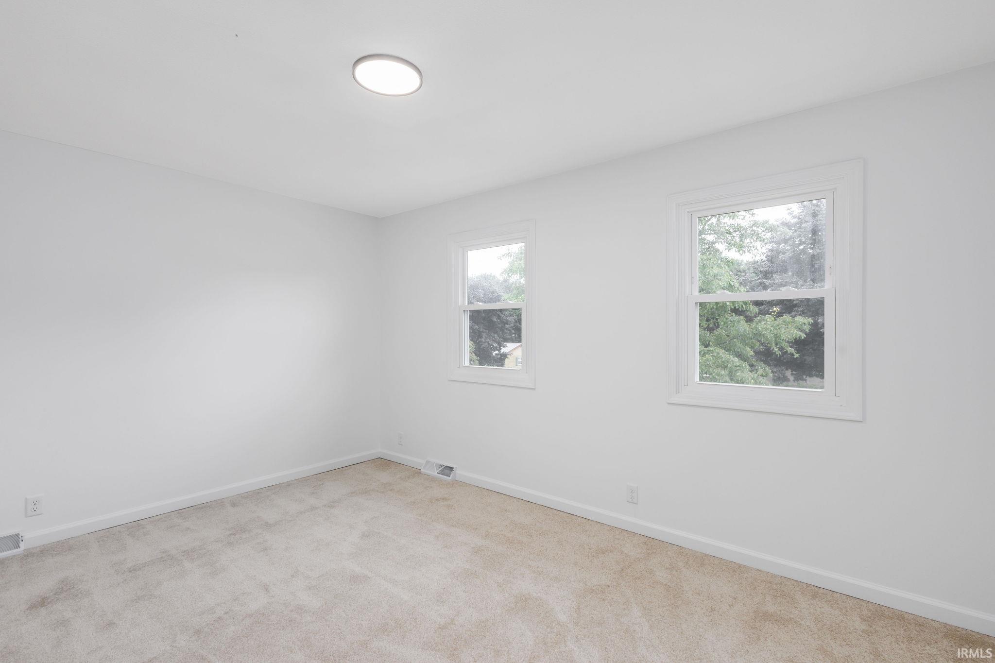 Elkhart, Indiana 46516, United States, 4 Bedrooms Bedrooms, ,3 BathroomsBathrooms,Residential,Active,202101