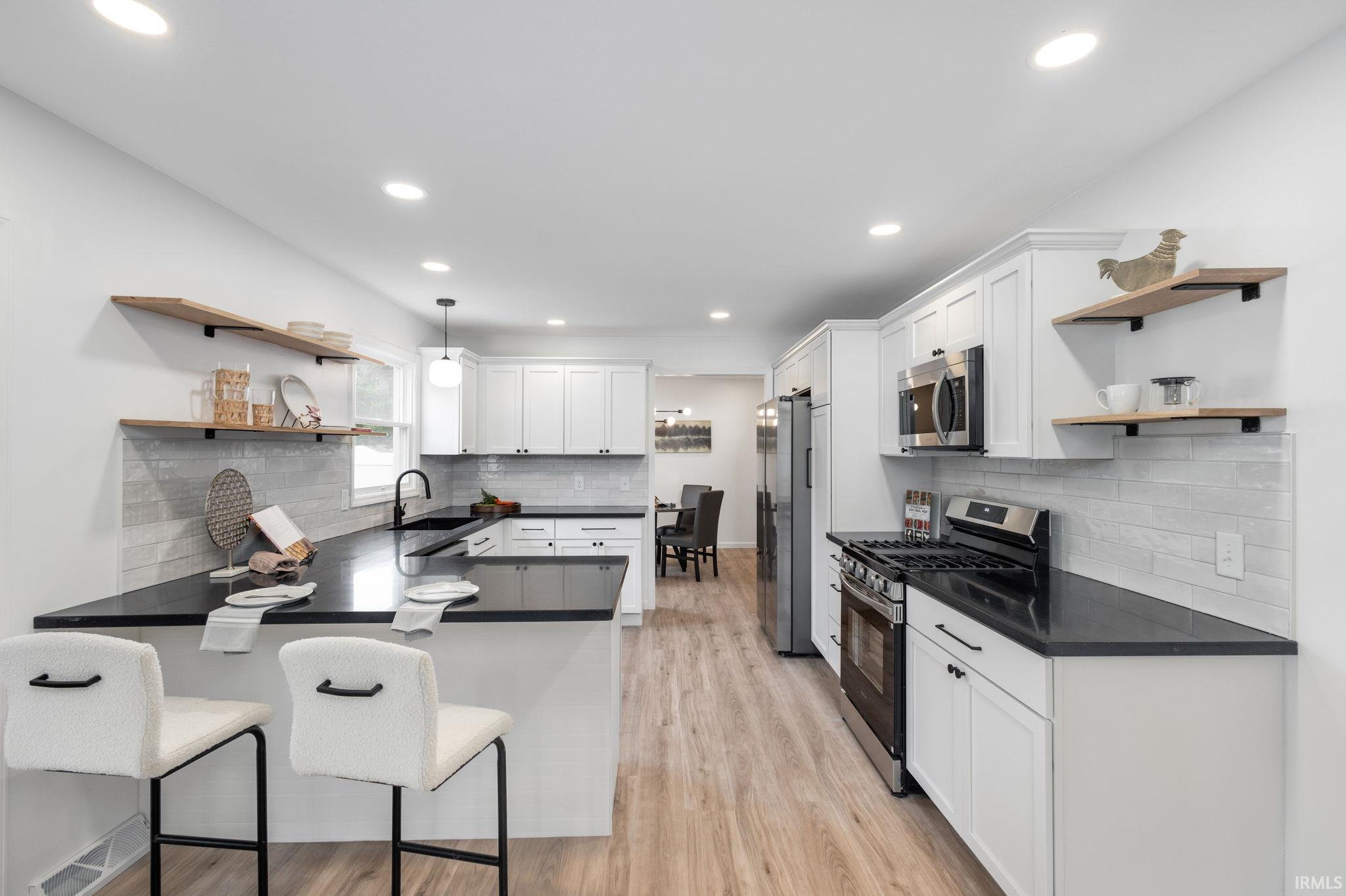 Elkhart, Indiana 46516, United States, 4 Bedrooms Bedrooms, ,3 BathroomsBathrooms,Residential,Active,202101