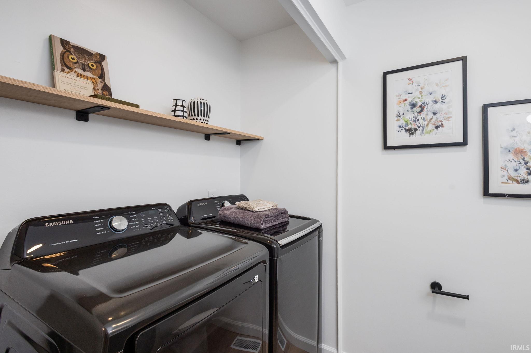 Elkhart, Indiana 46516, United States, 4 Bedrooms Bedrooms, ,3 BathroomsBathrooms,Residential,Active,202101