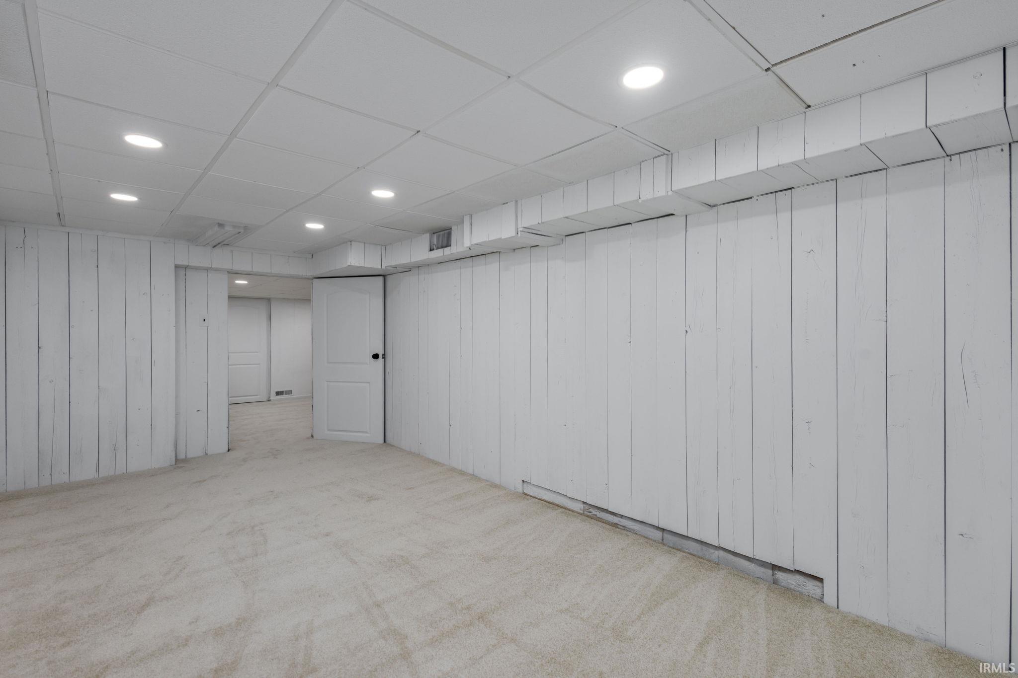 Elkhart, Indiana 46516, United States, 4 Bedrooms Bedrooms, ,3 BathroomsBathrooms,Residential,Active,202101