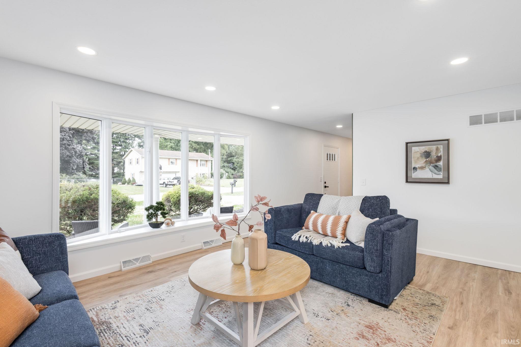 Elkhart, Indiana 46516, United States, 4 Bedrooms Bedrooms, ,3 BathroomsBathrooms,Residential,Active,202101