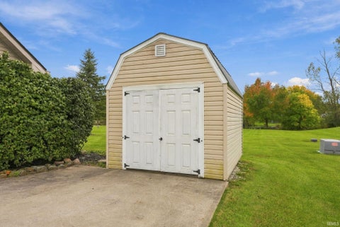 Tiny photo for 6875 W Maple Grove Road, Huntington, IN 46750 (MLS # 202642106)