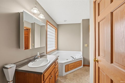 Tiny photo for 6875 W Maple Grove Road, Huntington, IN 46750 (MLS # 202642106)
