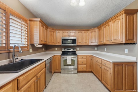 Tiny photo for 6875 W Maple Grove Road, Huntington, IN 46750 (MLS # 202642106)