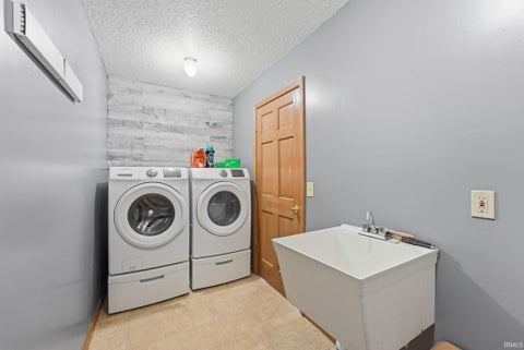 Tiny photo for 6875 W Maple Grove Road, Huntington, IN 46750 (MLS # 202642106)