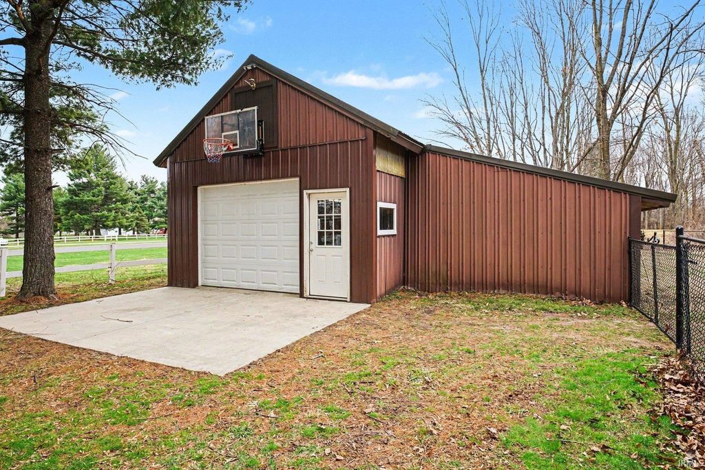 Photo of 21150 County Road 40, Goshen, IN 46526 (MLS # 202608773)