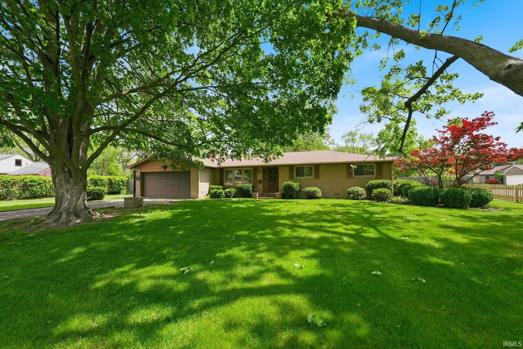 Photo of 2710 Reed Road, Fort Wayne, IN 46815 (MLS # 202618961)