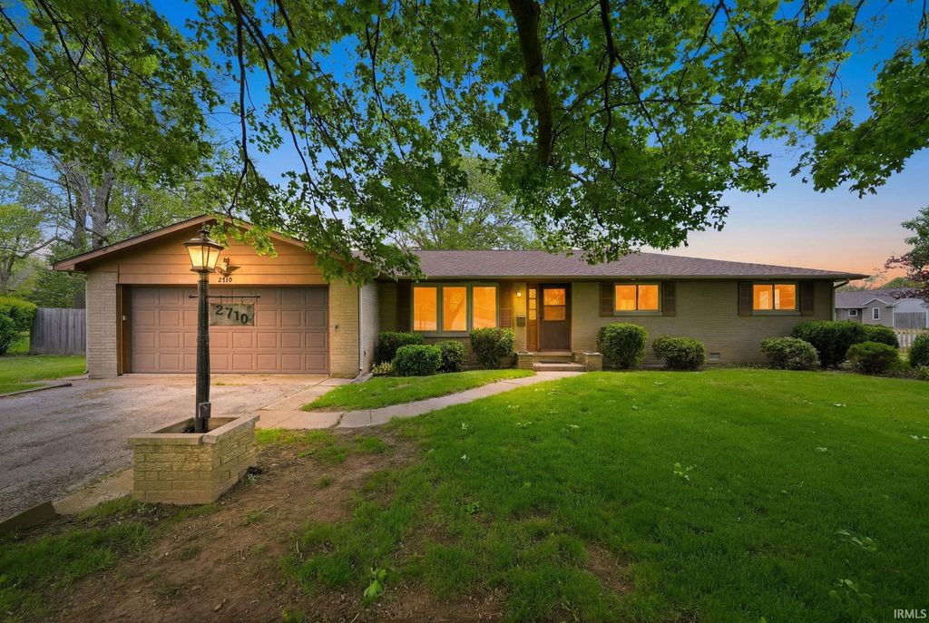 Photo of 2710 Reed Road, Fort Wayne, IN 46815 (MLS # 202618961)