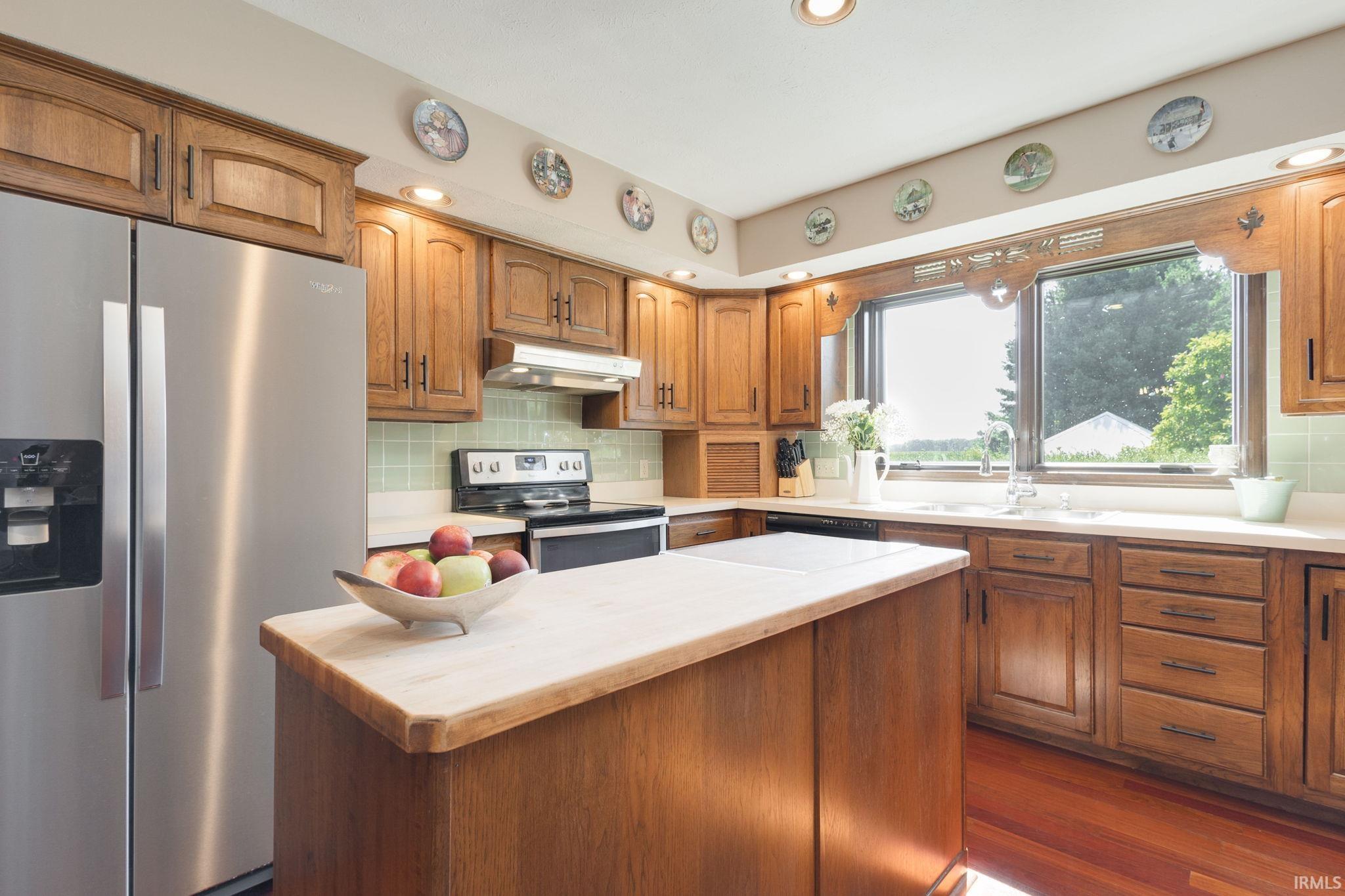 Mishawaka, Indiana 46544, United States, 5 Bedrooms Bedrooms, ,3 BathroomsBathrooms,Residential,Pending,214228