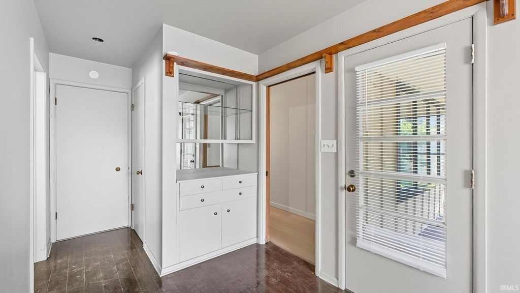 Photo of 525 W Pettit Avenue, Fort Wayne, IN 46807 (MLS # 202538759)