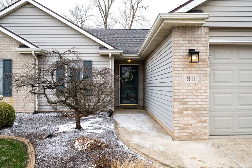 Photo of 811 Falcon Creek Parkway, Fort Wayne, IN 46845 (MLS # 202609159)