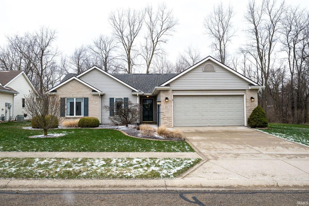Photo of 811 Falcon Creek Parkway, Fort Wayne, IN 46845 (MLS # 202609159)