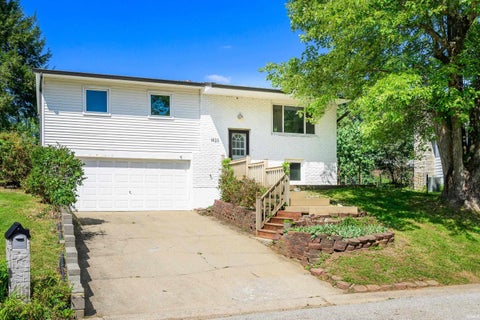 Photo of 1423 E Dunstan Drive, Bloomington, IN 47401 (MLS # 202634212)