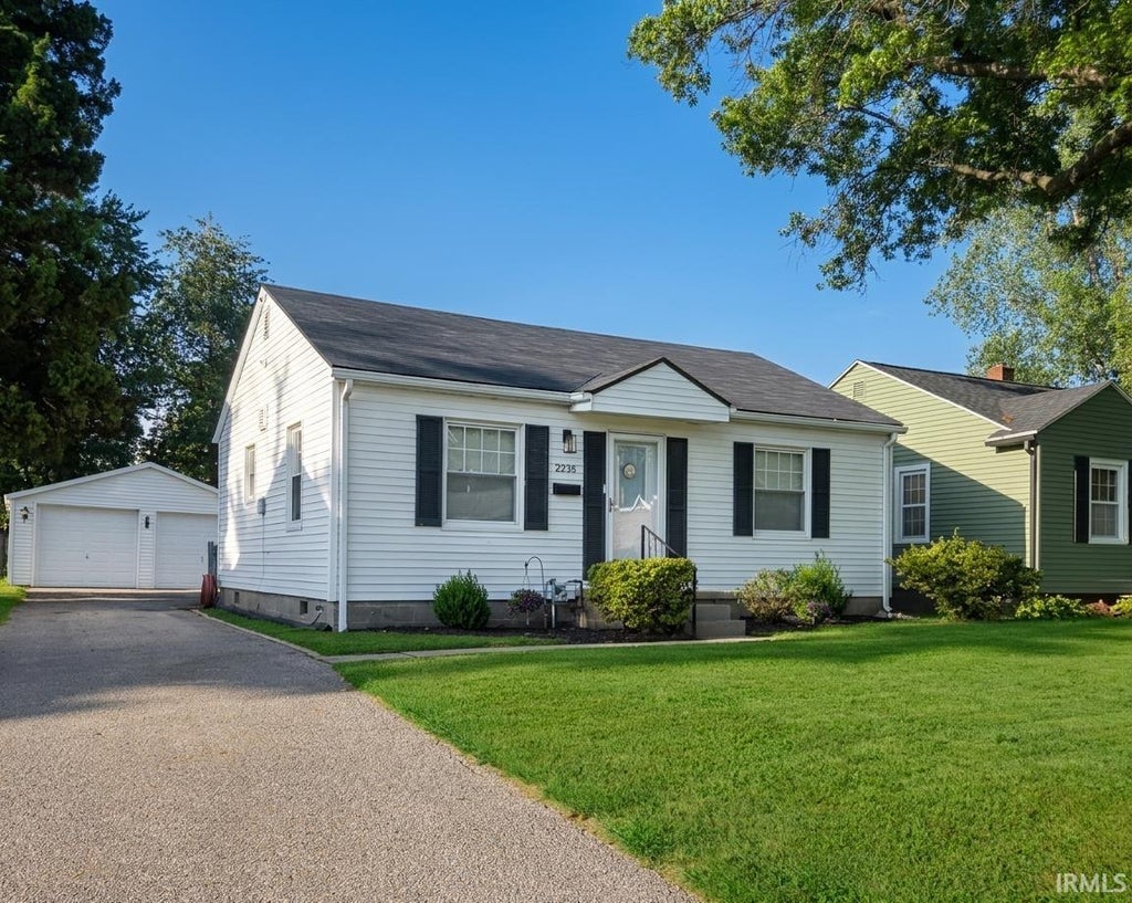 Photo of 2238 E Iowa Street, Evansville, IN 47711 (MLS # 202633529)