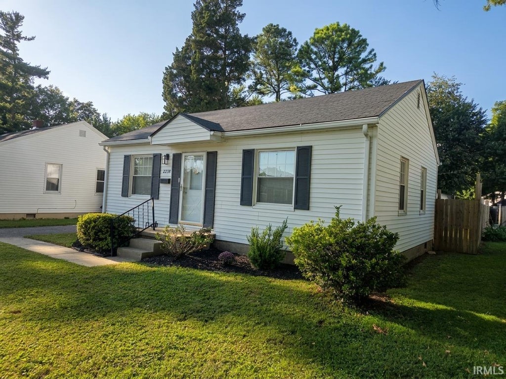 Photo of 2238 E Iowa Street, Evansville, IN 47711 (MLS # 202633529)