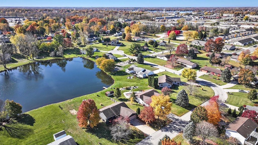 Photo of 1869 E Springfield Drive, Warsaw, IN 46580 (MLS # 202545935)