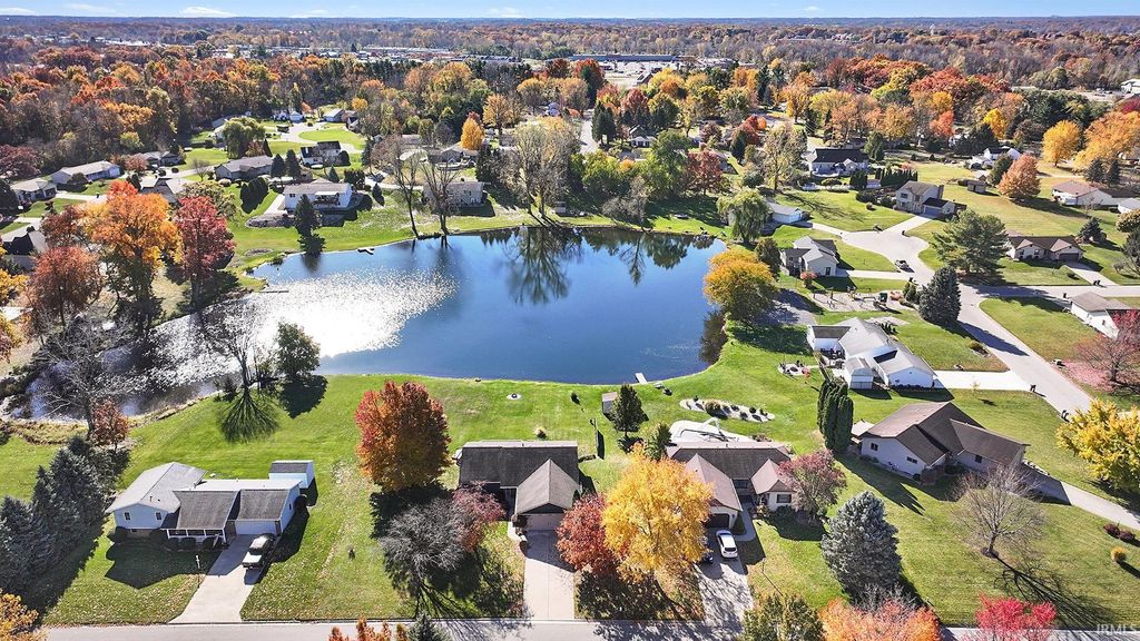 Photo of 1869 E Springfield Drive, Warsaw, IN 46580 (MLS # 202545935)