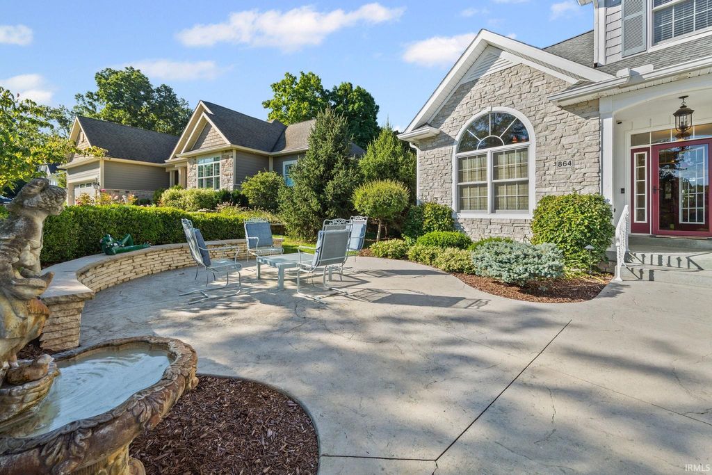 Photo of 864 Commodores Circle, Lafayette, IN 47909 (MLS # 202609559)