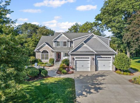 Photo of 864 Commodores Circle, Lafayette, IN 47909 (MLS # 202609559)