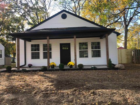 Photo of 1613 N Wabash Avenue, Kokomo, IN 46901 (MLS # 202538522)