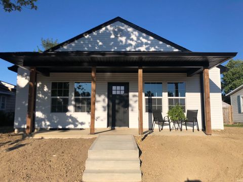 Photo of 1613 N Wabash Avenue, Kokomo, IN 46901 (MLS # 202538522)