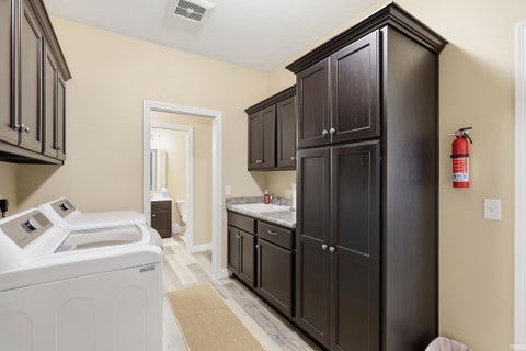 Tiny photo for 2880 Farrah Crossing, Fort Wayne, IN 46818 (MLS # 202637786)
