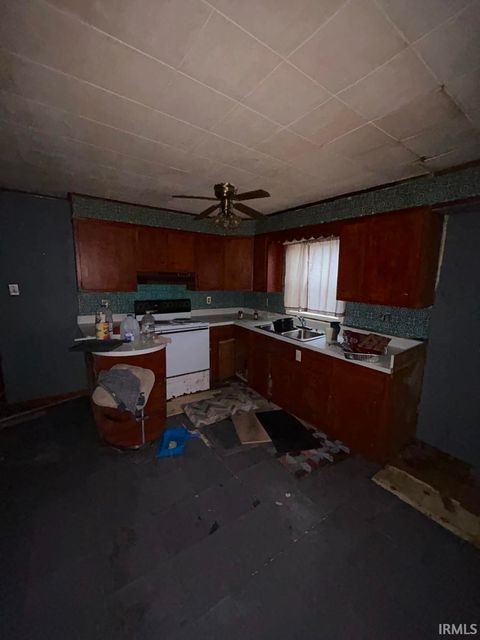 Tiny photo for 1607 E 36Th Street, Marion, IN 46953 (MLS # 202542326)